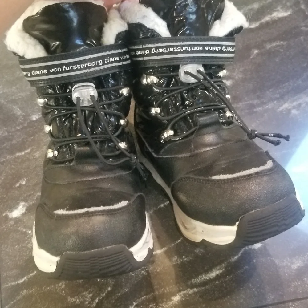 Little girl water proof winter boots with fleece lining size 12